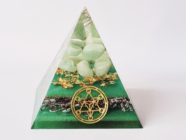 Orgonite pyramide aventurine verte et cube de metatron doré